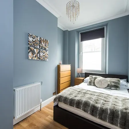 Castle Apt, Modern, *