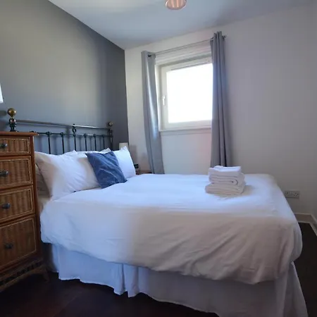 Holyrood Park - Carparking Included!