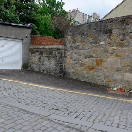 Stylish New Town Property: With Secure Off Street Parking شقة