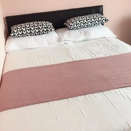 Centre Old Town 3 Bedrooms * Эдинбург