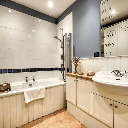 Guestready - 2br Next To The Castle - 4 Adults 1 Child Apartment