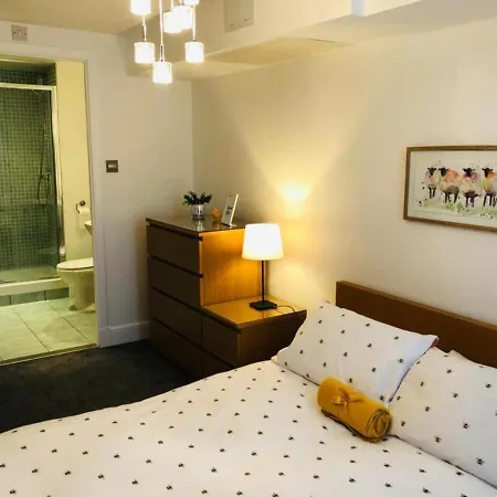 Апартаменты Remarkable 2 Bed In *