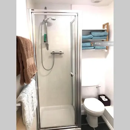 Waterfront Living In Leith With Free Parking! Apartman Edinburgh