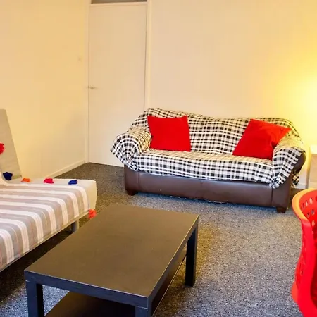 Bright & Charming 1 Bedroom Flat In Old Town *