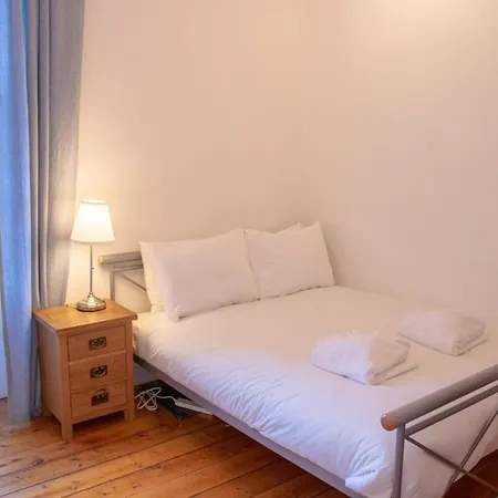 2 Bedroom Property Near Old Town And Grassmarket شقة
