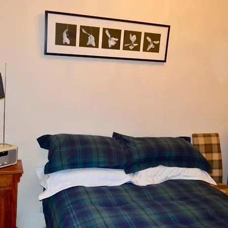 Homely Comfortable 2 Bed In Historic Rose Street Apartment Edinburgh