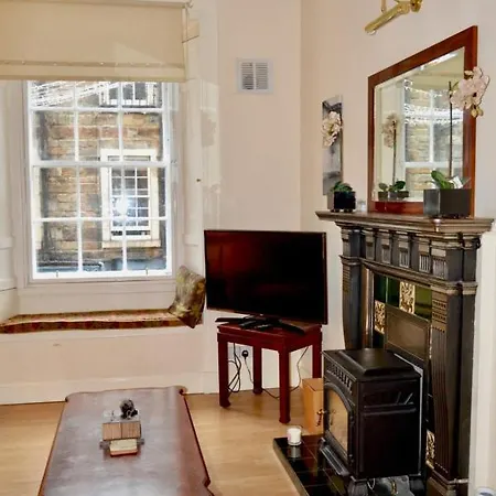 Homely Comfortable 2 Bed In Historic Rose Street Apartment *