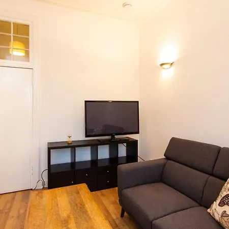 Incredibly Central 2 Bed Edinburgh