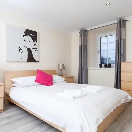 Beautiful 2 Bedroom Flat In Converted Distillery