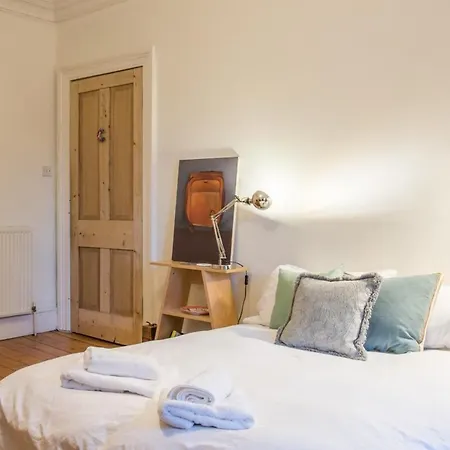 Beautiful Bright And Spacious Artist Apartament *