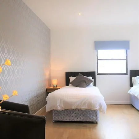 3 Bedroom Centre In Lauriston Place *