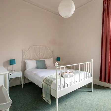 شقة Altido Spacious 3-bed By The Meadows إدنبرة