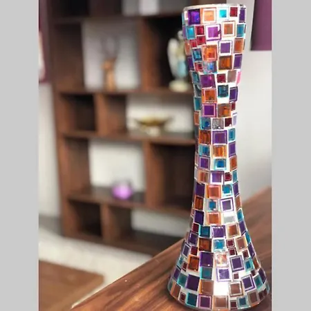 Chic 2 Bed With Free Parking- Recently Redecorated, 10 Minutes To Centre *