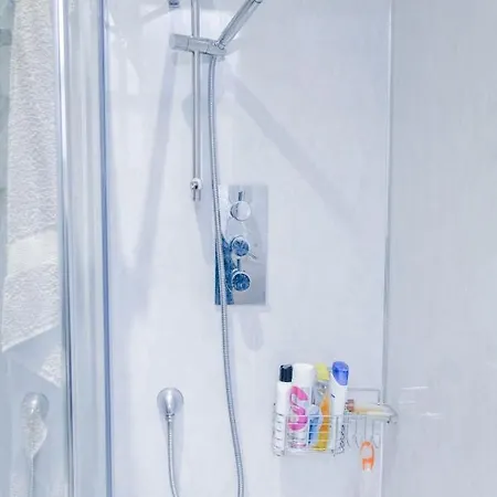 아파트 Newly Furnished 2 Bedroom On Leith Walk