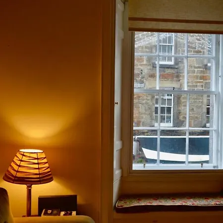 Homely Comfortable 2 Bed In Historic Rose Street Apartment