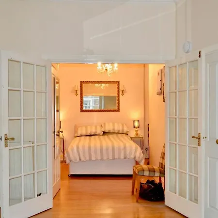 Apartment Homely Comfortable 2 Bed In Historic Rose Street