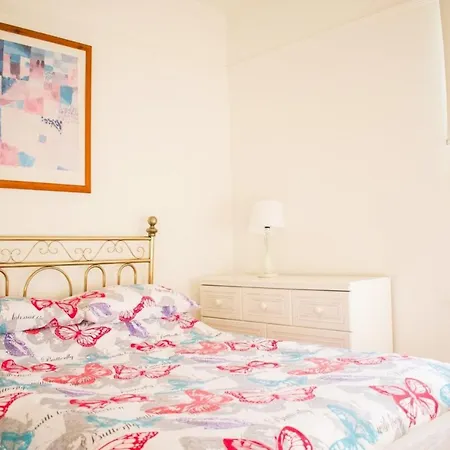 Spacious 3 Bedroom Apartment in Edinburgh Edinburgh