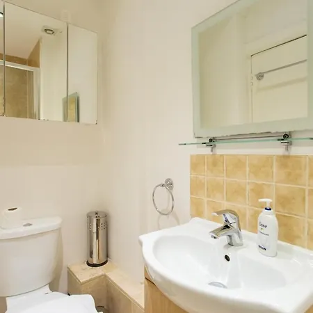 Apartment Incredibly Central 2 Bed Edinburgh