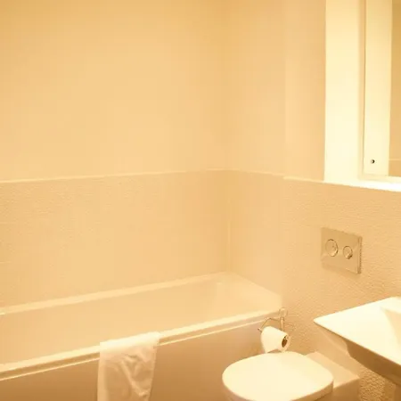 Large And Modern 2 Bed 2 Bath Appartamento