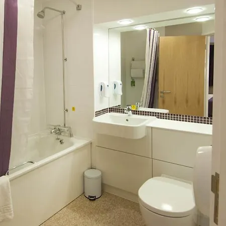 Premier Inn Edinburgh Princes Street 3*