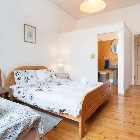 5-bedroom Flat Апартаменты *