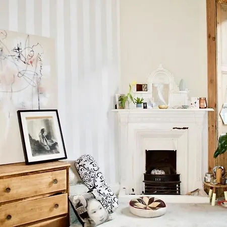 Beautiful Bright And Spacious Artist Apartament Edynburg