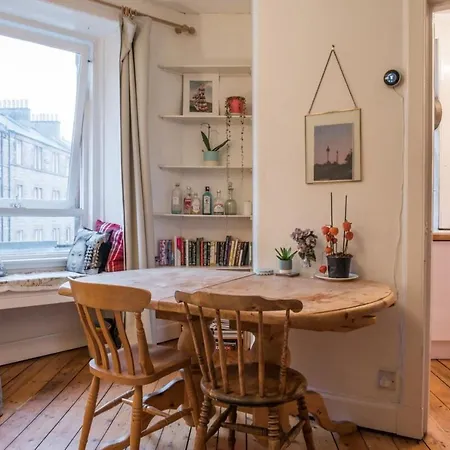 Beautiful Bright And Spacious Artist Apartament Edynburg