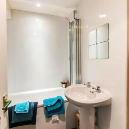 Apartamento Unique Main Door With Private Garden Edimburgo