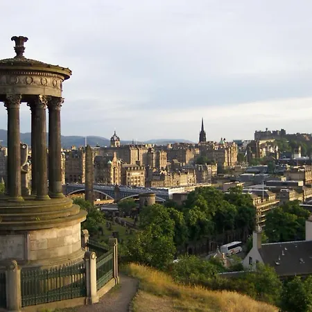 Apartment Cozy Beside Castle!!! Edinburgh