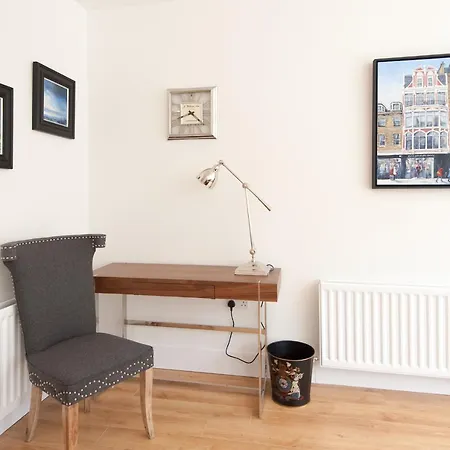 Shandwick - Centre - Sleeps 2 *