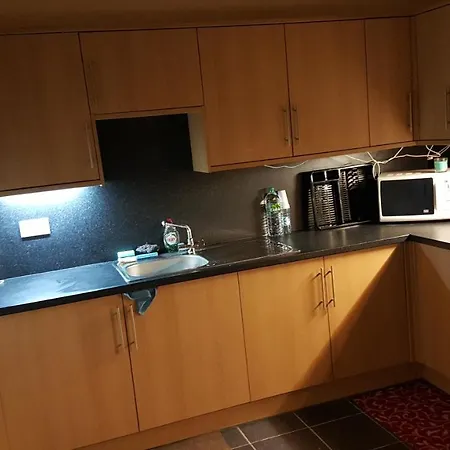 5 Bed Spacious Flat, Centre, Modern