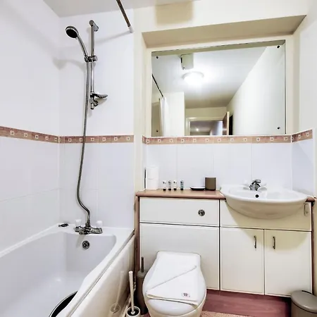 Guestready - Bright & Beautiful 2Br Flat - Free Parking Apartment Edinburgh