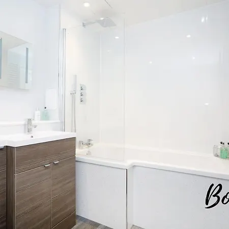 Daire New Town 3br-2ba, On Rose Street - Free Parking By Bonjour Residences