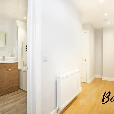 Daire New Town 3br-2ba, On Rose Street - Free Parking By Bonjour Residences