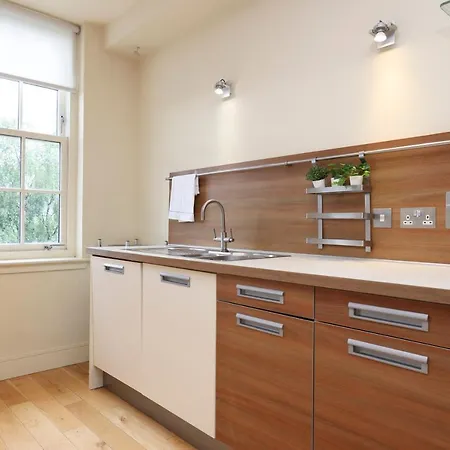 Joivy Spacious 2 Bed,2 Bath Flat, Free Parking And Rooftop Terrace