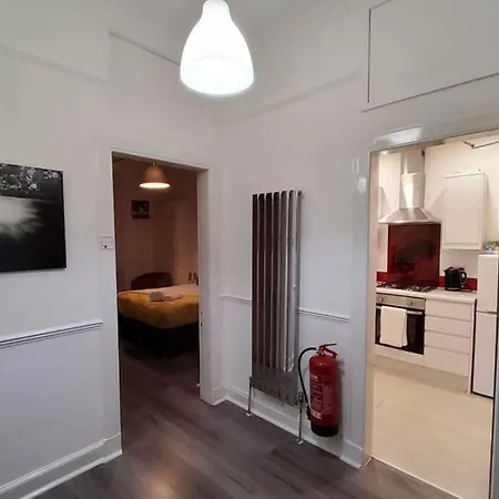 Leith Spectacular By Sensational Short Lets & Serviced With 6 Separate Beds & 2 Baths Apartment