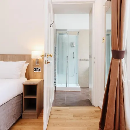 Castle Street 招待所 3*