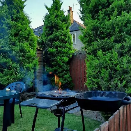 Homestay Lele's Flat - 15 Minutes To Airport & Centre Edinburgh