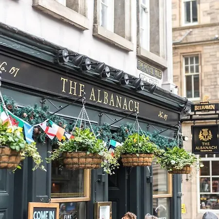 Апартаменты Royal Mile & Arthur's Seat Apt With Private Parking *