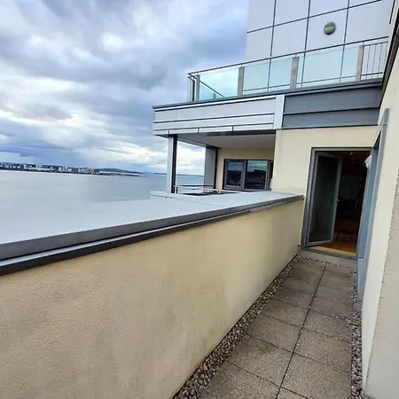 2 Bed Aprtmt- Waterfront, 5 Beds, Parking Lägenhet *