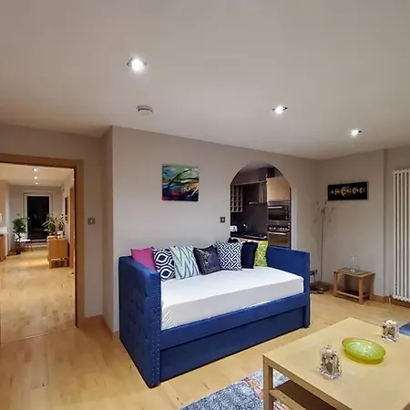 2 Bed Aprtmt- Waterfront, 5 Beds, Parking Edinburg