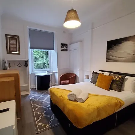 Leith Spectacular By Sensational Short Lets & Serviced With 6 Separate Beds & 2 Baths Apartment *