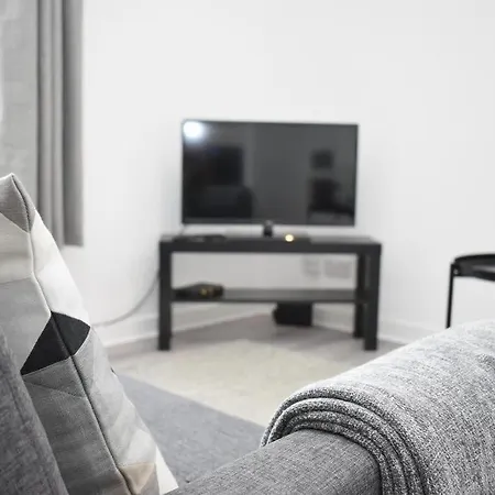 Modern & Bright 1 Bed For 4 Close To Centre! 아파트