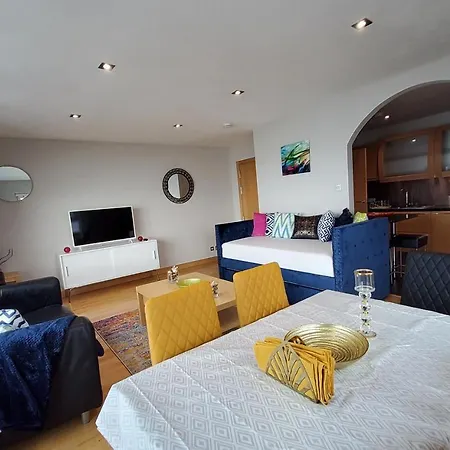 Lägenhet 2 Bed Aprtmt- Waterfront, 5 Beds, Parking