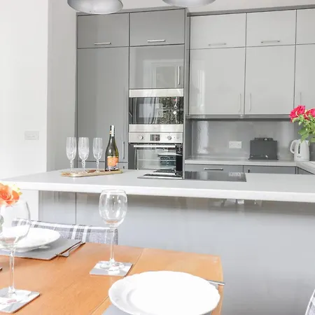 6 Coltbridge Gardens *