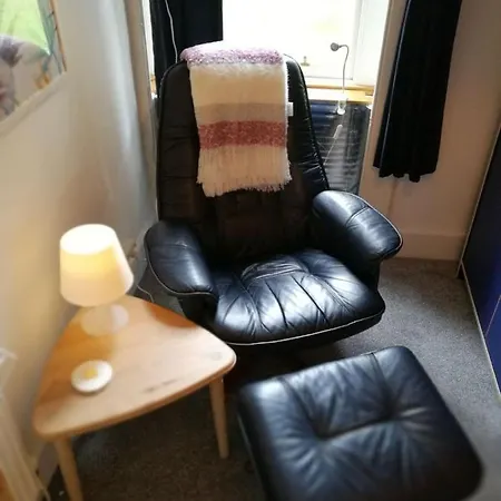 Fringe Base With Garden Near The Meadows Apartament *