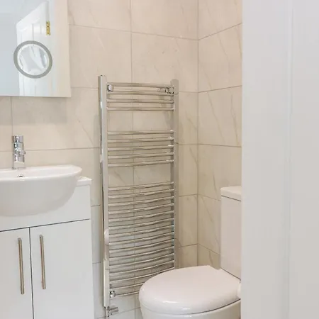 6 Coltbridge Gardens *