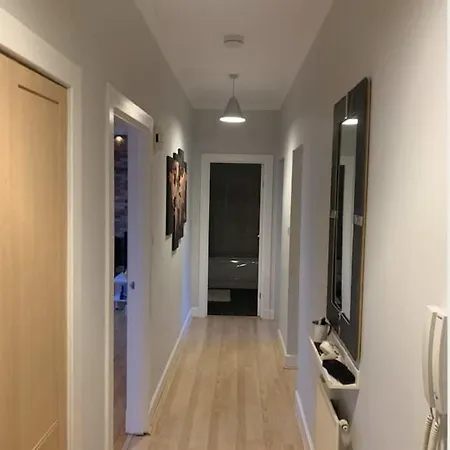 2 Bedroom Penthouse In Leafy Centre אדינבורו