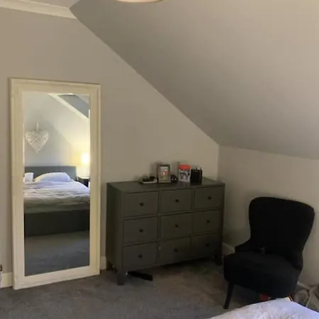 2 Bedroom Penthouse In Leafy Centre * אדינבורו