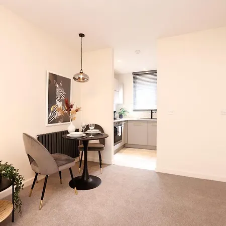 Joivy Modern 1 Bed Flat In West End, Close To Princes Gardens شقة